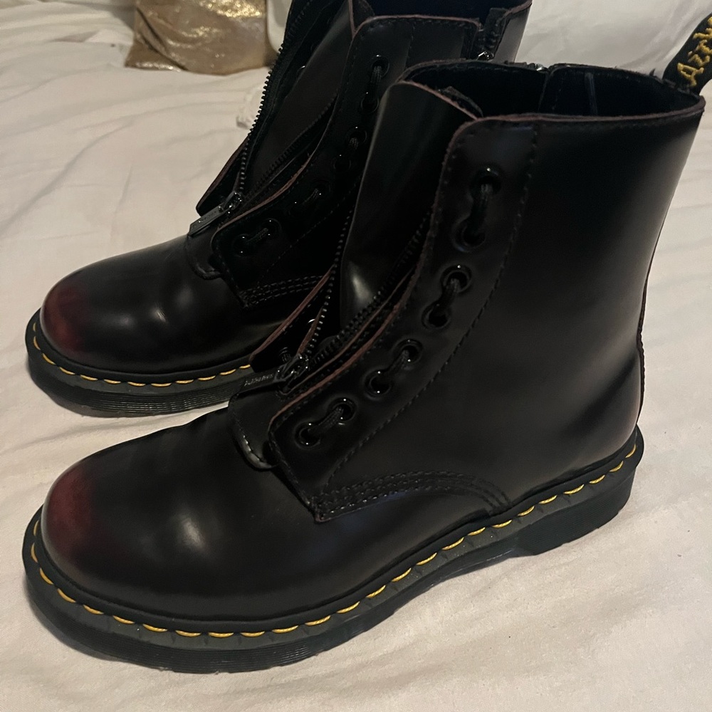 new dr Mardens, women US size 8. Black with cherry Toes. New without box
